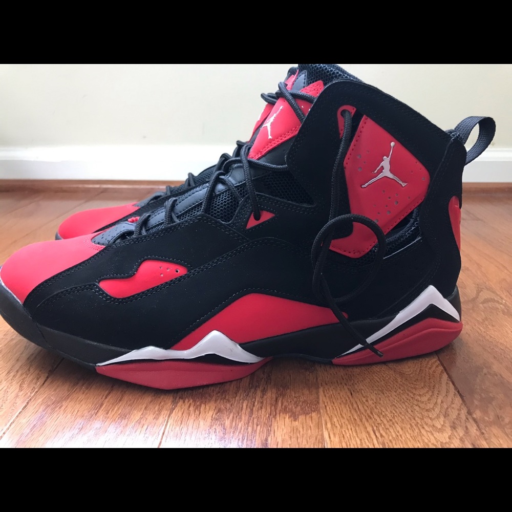Jordan True Flight Black/Red. Preowned men’s sz 13